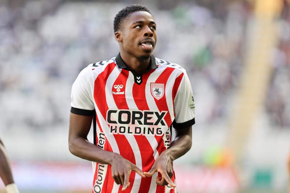 �LK MA�I ESK� TAKIMINA KAR�I