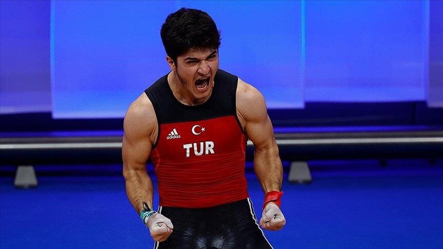 FURKAN �ZBEK'TEN HALTERDE REKOR