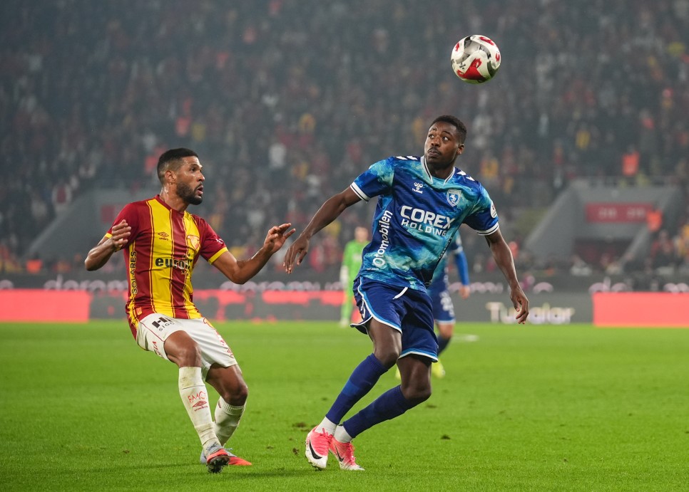 FENERBAH�E'DE �LK TRANSFER