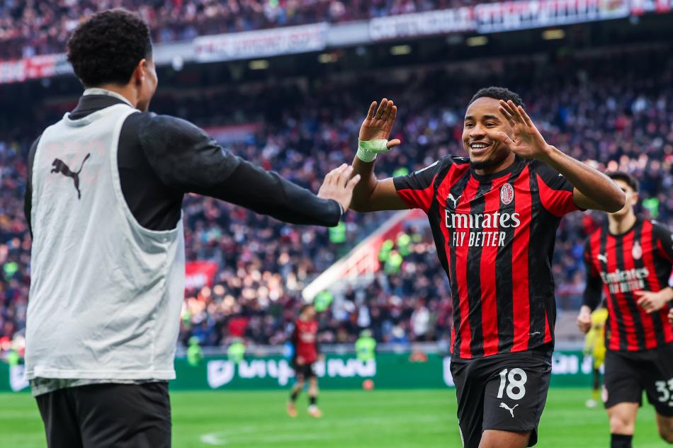 PAZARLIKLAR DEVAM EDİYOR
Sarı lacivertlilerin, Milan’ın talep ettiği bonservis bedelinin istenilen seviyeye düşmesi halinde Nkunku için yazılı ve resmi teklif yapmaya hazır olduğu öğrenildi. Taraflar arasındaki pazarlıkların sürdüğü ifade ediliyor.