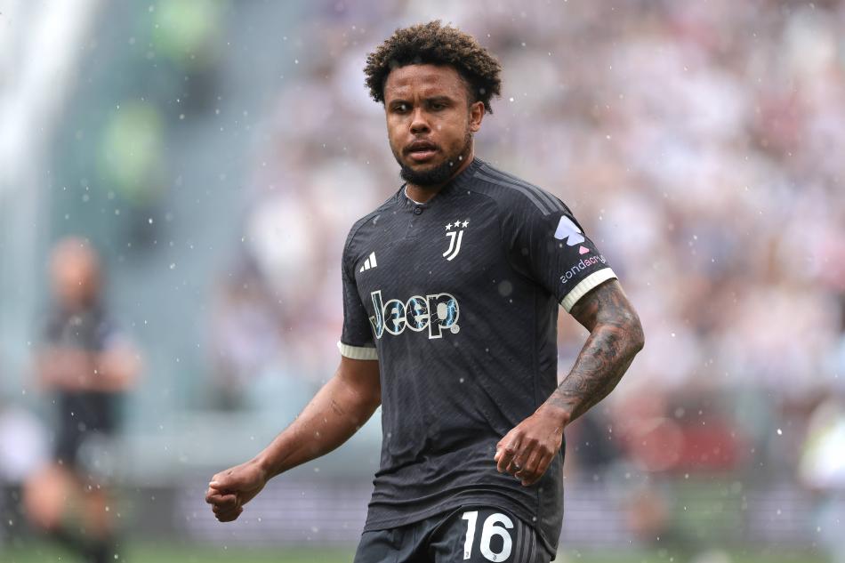 MCKENNIE İÇİN PAZARLIK
İtalyan hoca, Schalke'yi çalıştırdığı dönemden tanıdığı McKennie'yi listenin üst sıralarına yazdı.27 yaşındaki yıldızın Juventus ile olan sözleşmesi sezon sonunda bitiyor. Bu kozu kullanmak isteyen sarı-lacivertliler piyasa değeri 22 milyon Euro olan McKennie'yi devre arasında daha uygun bir rakama kadrosuna katmayı planlıyor.