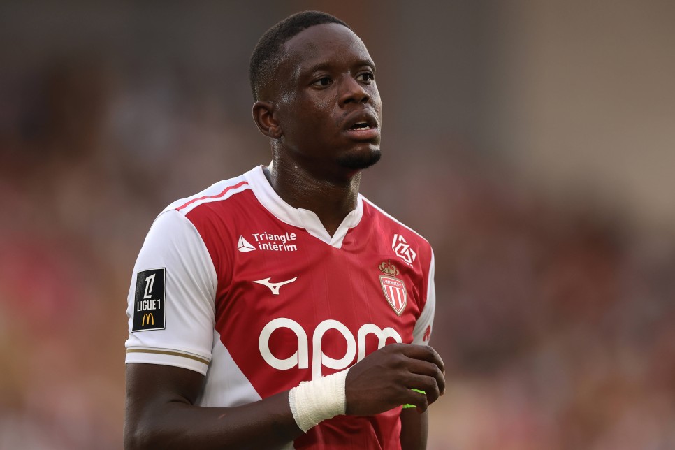 YAKINDAN TAK�P ED�YOR