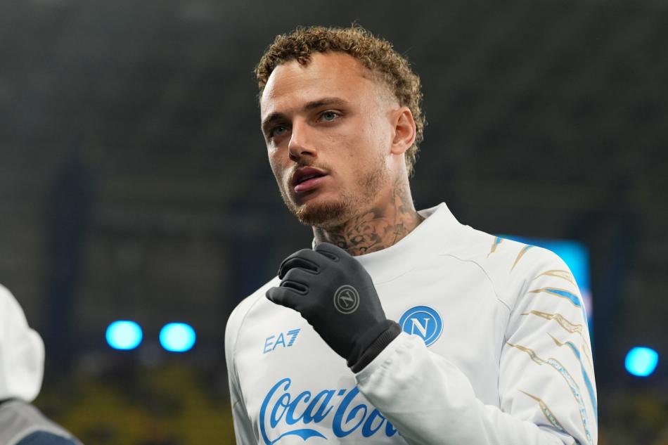 NAPOLI PERFORMANSI
Bu sezon Napoli formasıyla 21 resmi maçta süre alan Noa Lang, rakip fileleri 1 kez havalandırdı. Hollandalı oyuncunun, Serie A'daki rolü ve dakika istikrarı nedeniyle yeni bir meydan okuma fikrine sıcak baktığı da kulislerde konuşuluyor.