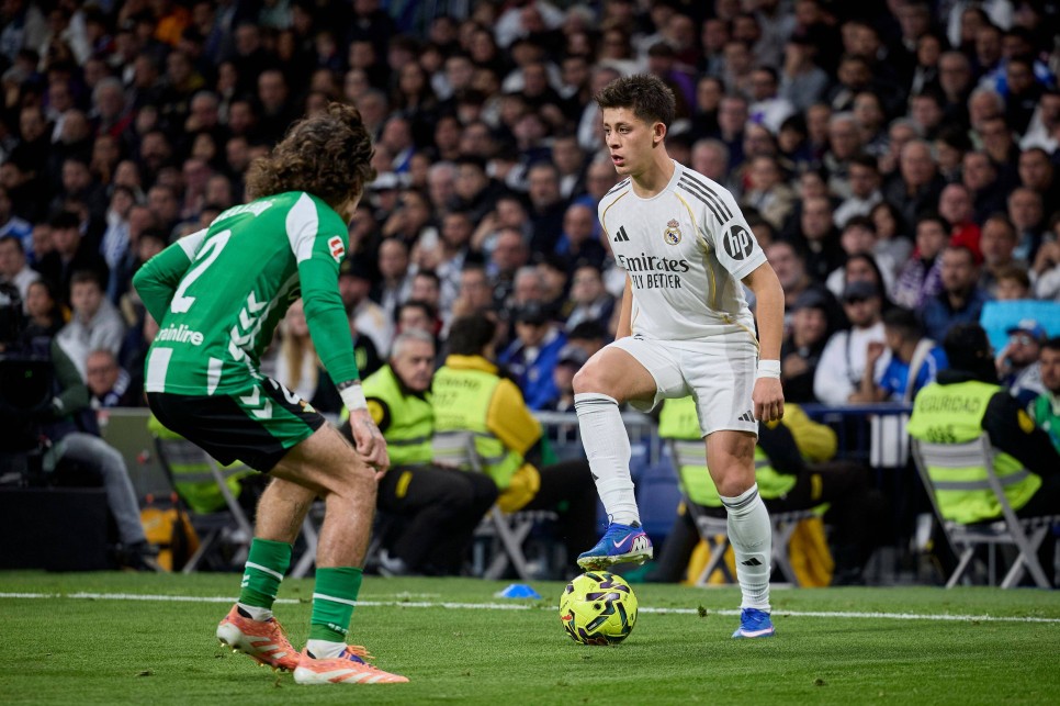 ARDA G�LER, �SPANYA'DA MAN�ETLERDE 