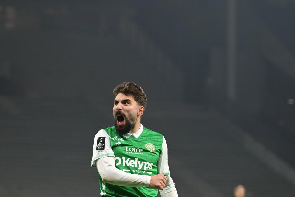 AYRILMAYA SICAK BAKIYOR