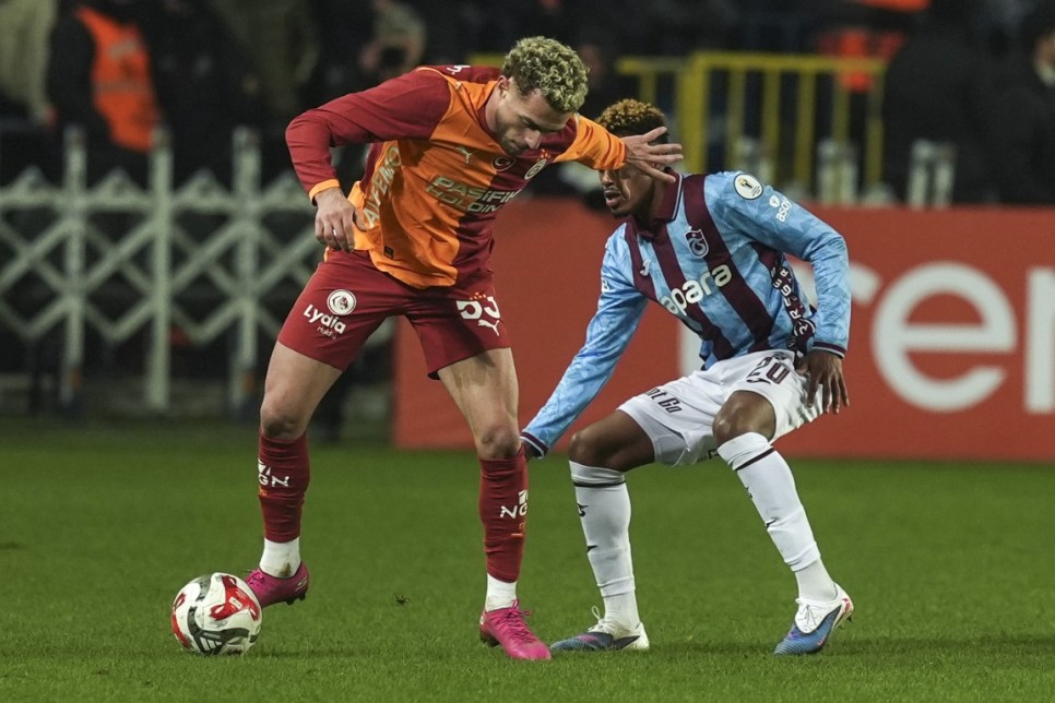 YAZARLARDAN YORUMLAR