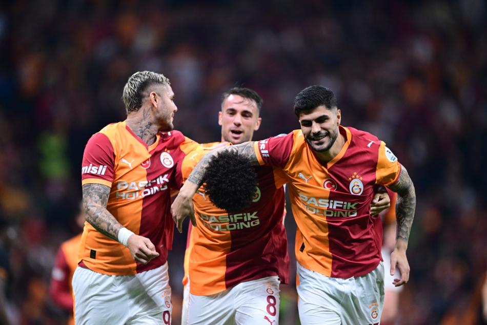 GALATASARAY BIRAKMIYOR!