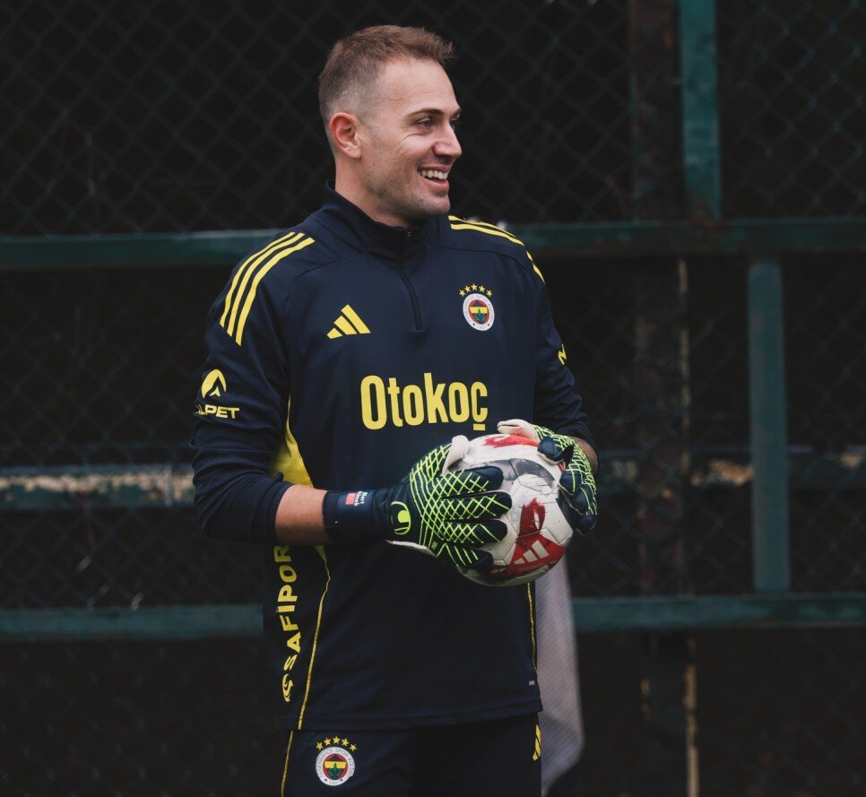 FENERBAH�E'DE FORMA REKABET�