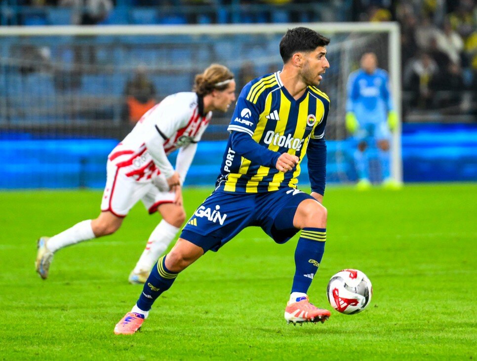 FENERBAH�E ORTADA CO�UYOR