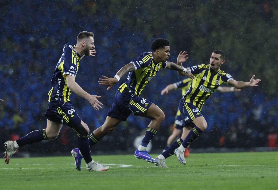 FENERBAH�E'DE TRANSFER KARARI