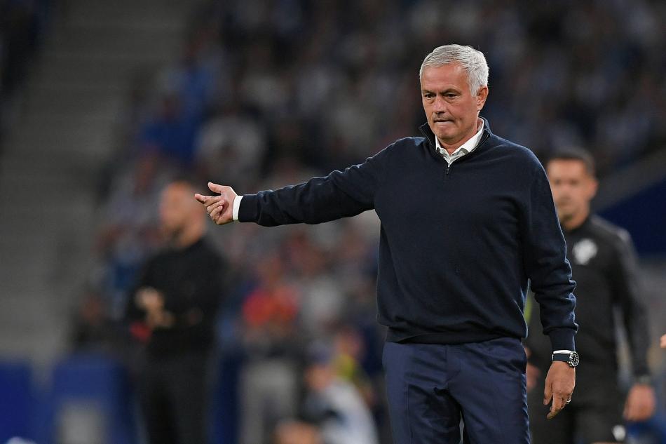MOURINHO TOPUN A�ZINDA