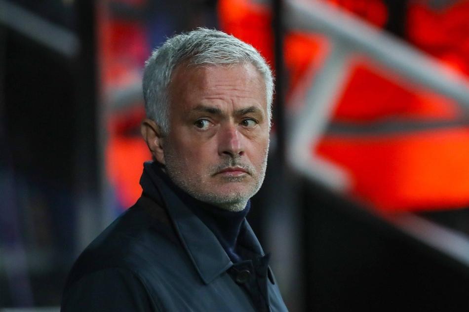 MOURINHO Y�NE KONU�TU!