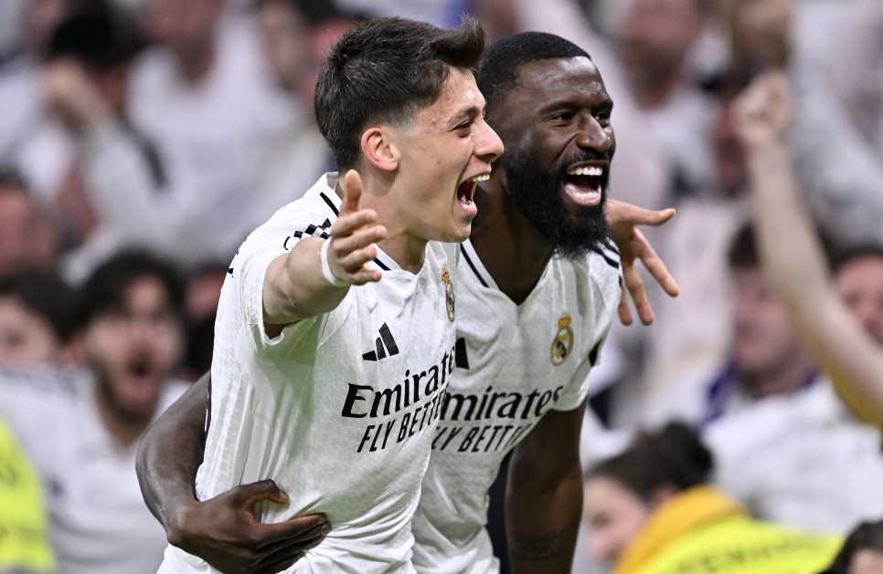 ARDA G�LER ���N FLA� �DD�A