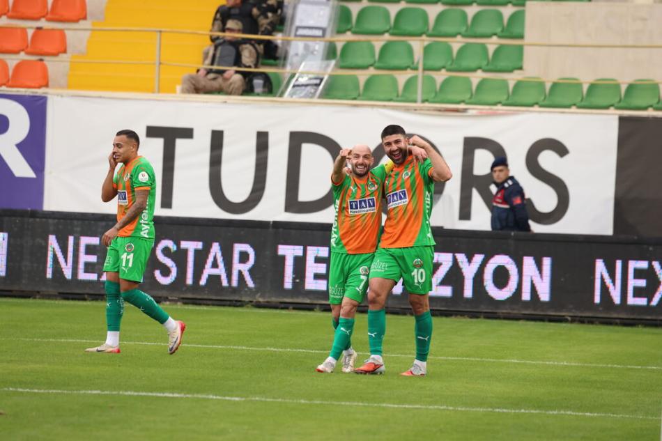 �STANBUL EK�PLER�NE KAR�I ALANYASPOR