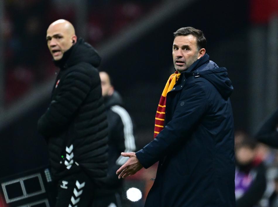 GALATASARAY'DA KR�T�K G�N