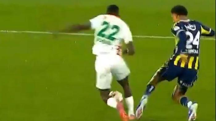 ALANYASPOR'UN KIRMIZI BEKLED��� POZ�SYON