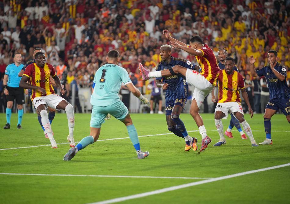 EN FAZLA TOP KAZANAN �K� TAKIM