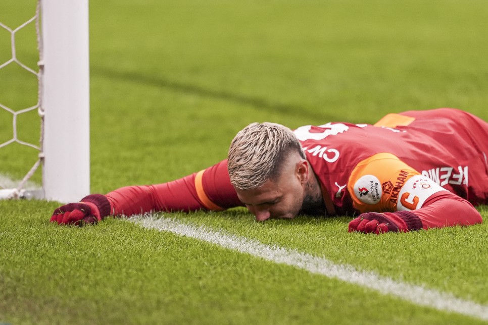 PAZARLIKLAR S�R�YOR