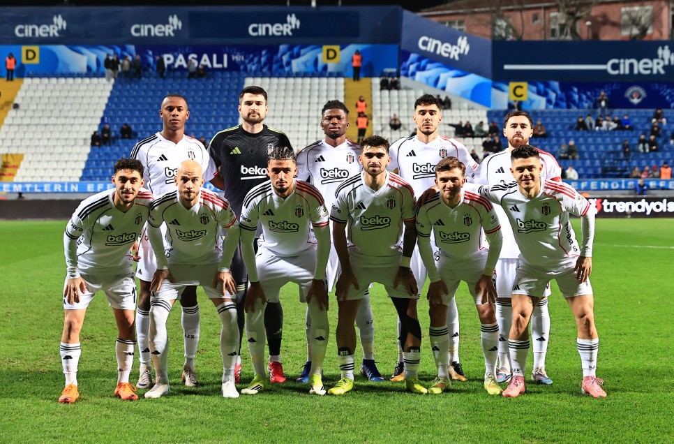 YAZARLARDAN BE��KTA� YORUMU