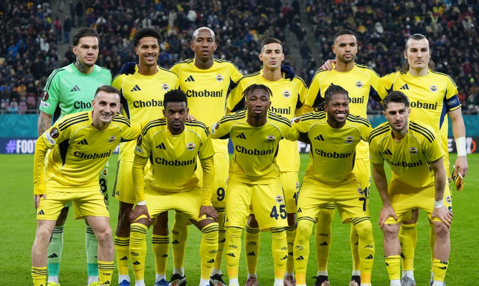 YAZARLARDAN FENERBAH�E DE�ERLEND�RMES�