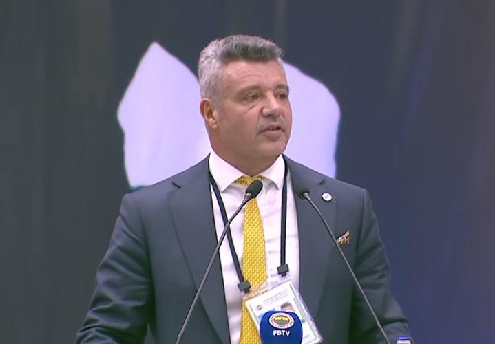 D�VAN AYAKTA ALKI�LADI