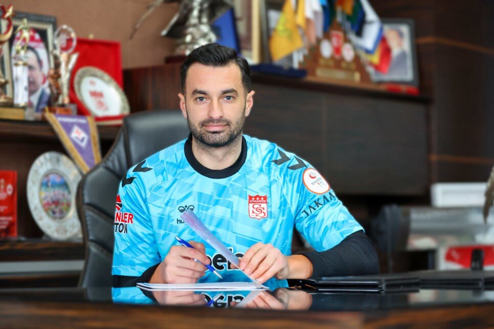 G�KHAN AKKAN