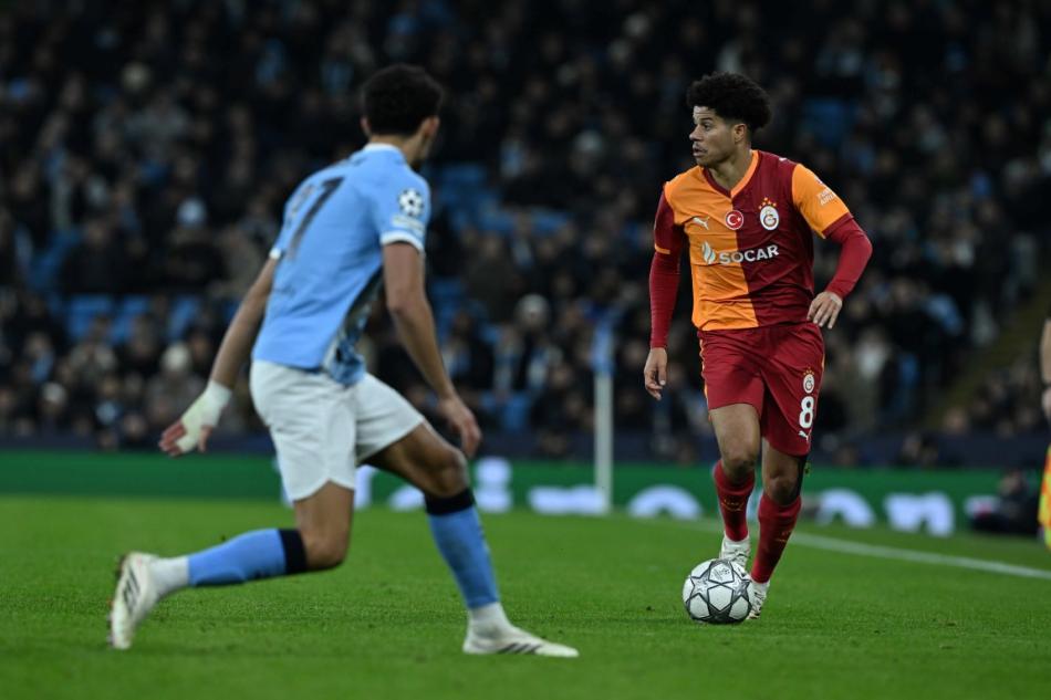 YAPAY ZEKA, T�M TURLARI S�M�LE ETT�