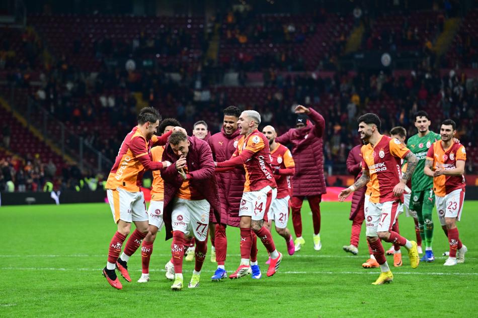 YAZARLARDAN YORUMLAR