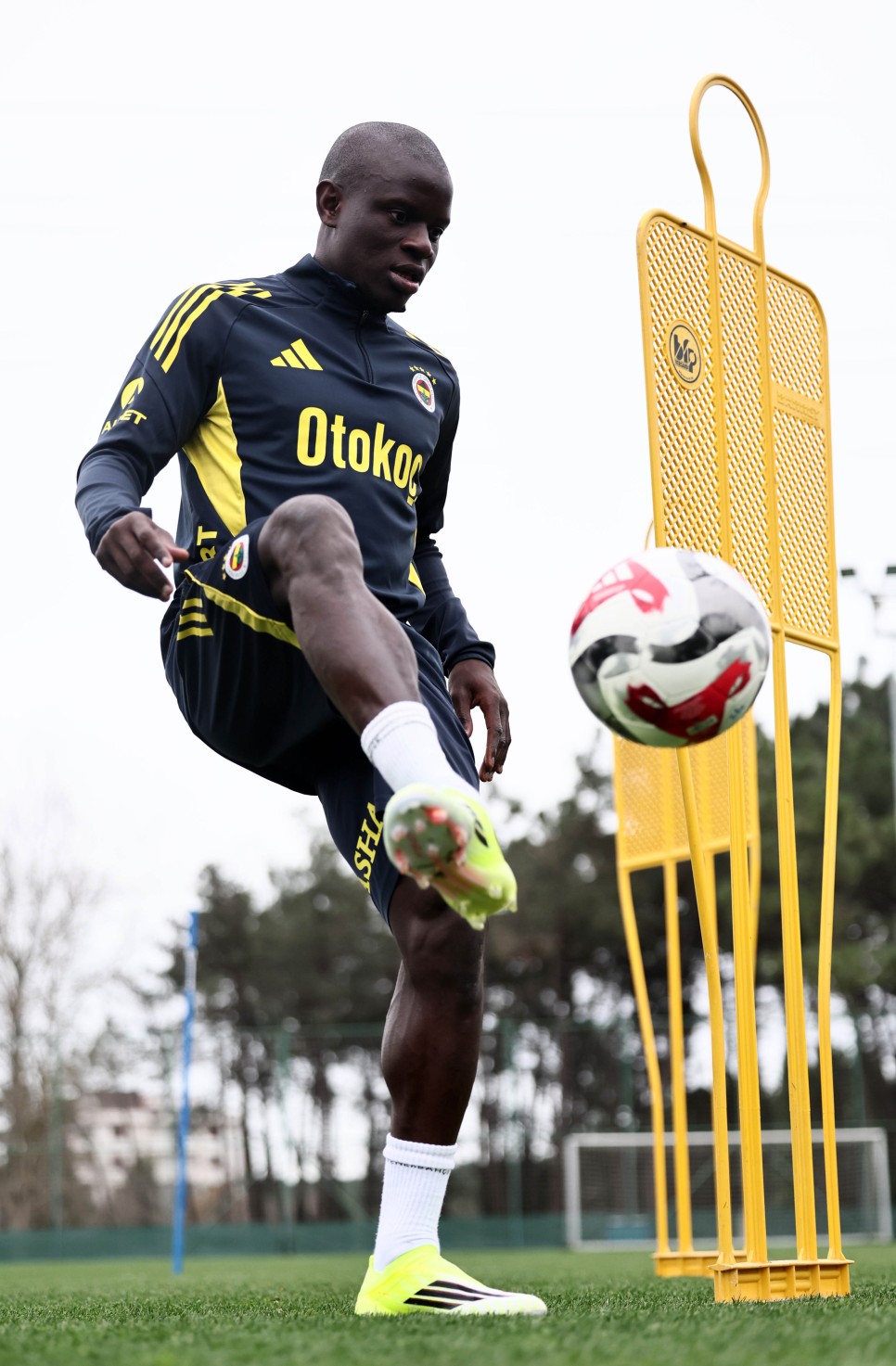 N'GOLO KANTE �LK ANTRENMANINA �IKTI