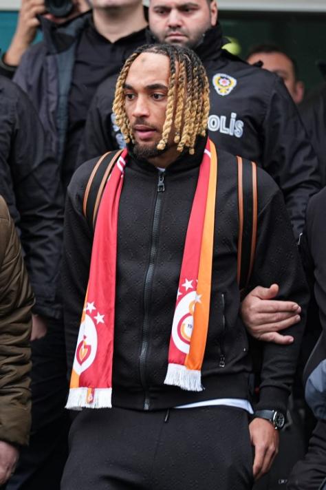 SACHA BOEY & �STANBUL