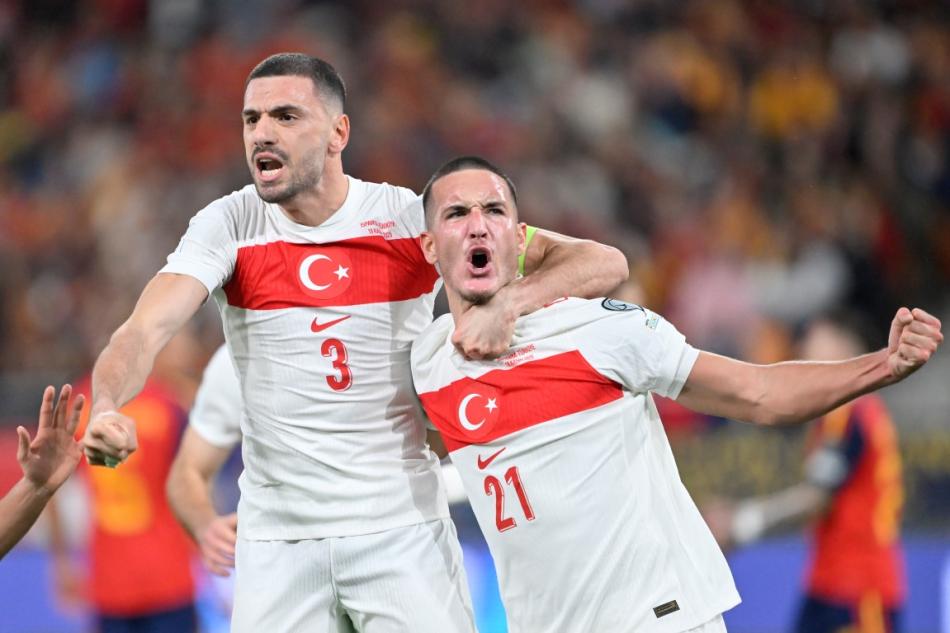 FENERBAH�E'DEN HAMLE