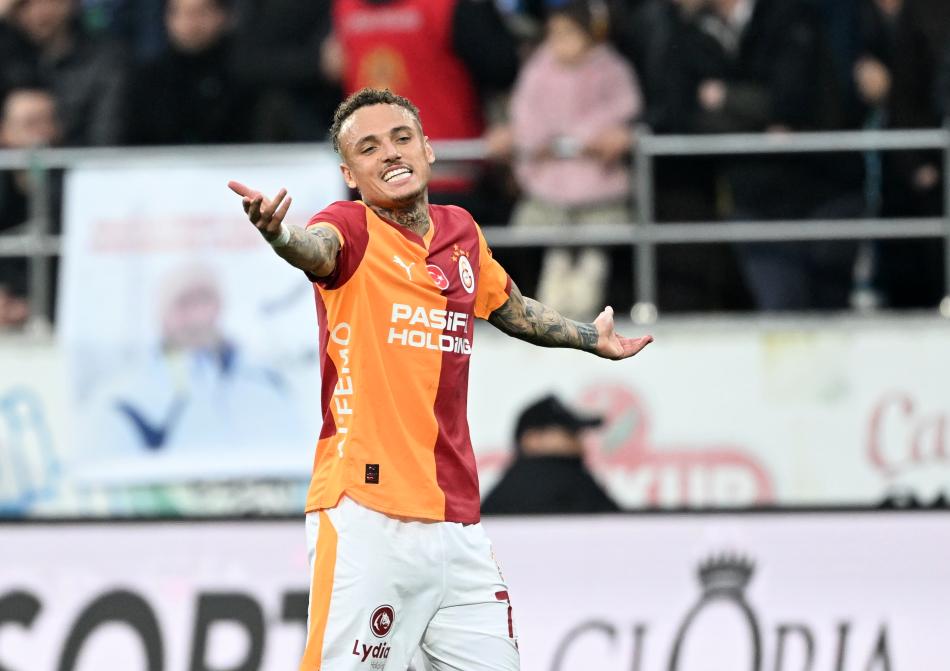 �ND�R�M �STENECEK