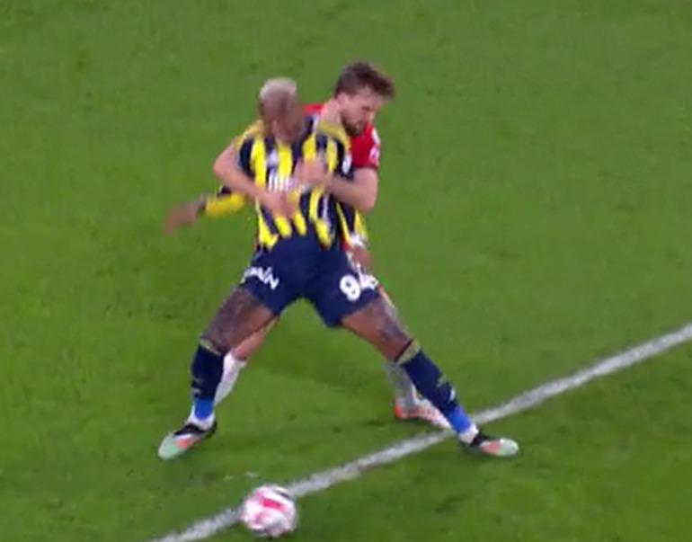 FENERBAH�E'N�N PENALTI BEKLED��� POZ�SYON