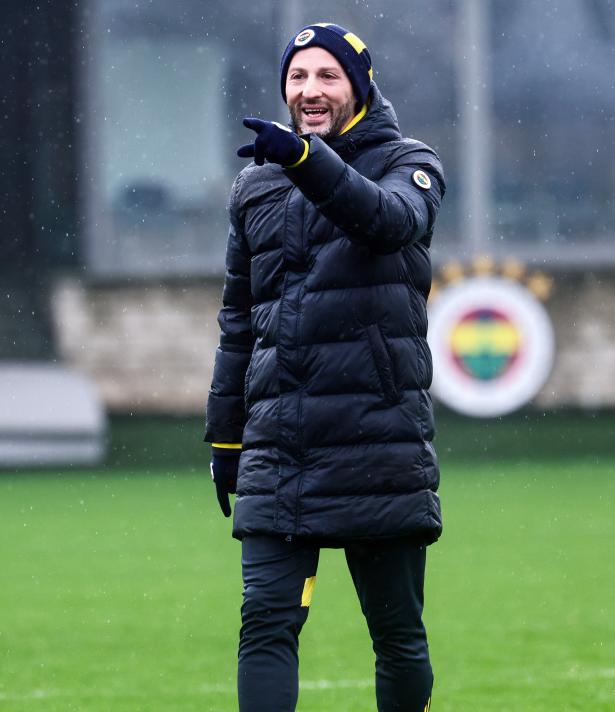 FENERBAH�E�DE Y�ZLER G�L�YOR