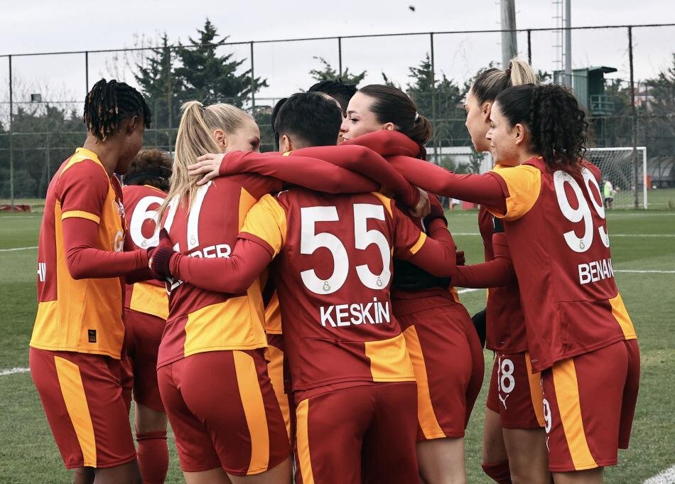 KADINLAR �L'DEN G.SARAY'A 597 B�N EURO