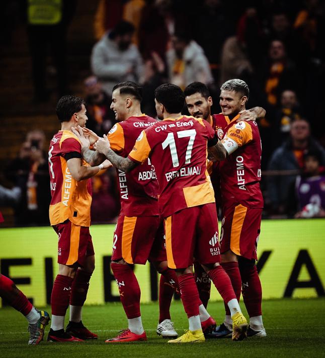 YAZARLARDAN G.SARAY YORUMLARI