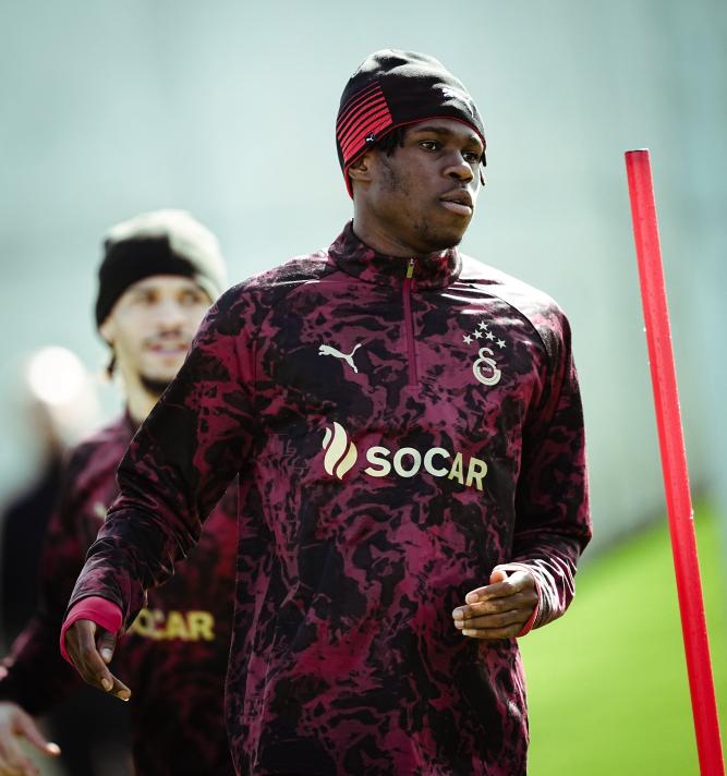 G.SARAY, JUVE MA�INA HAZIR