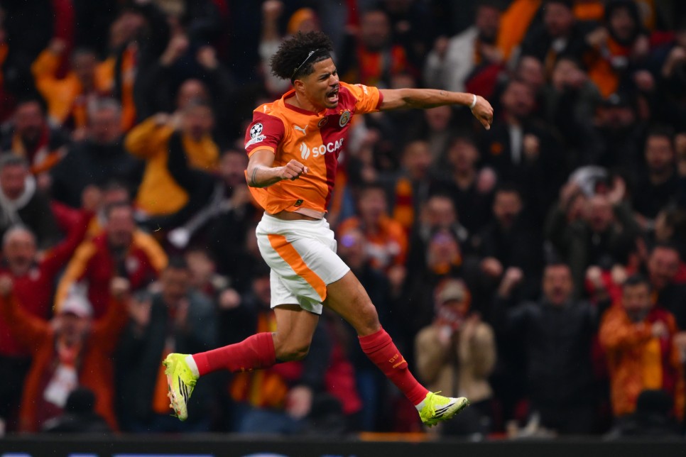 �ZER�NE KOYARAK G�D�YOR