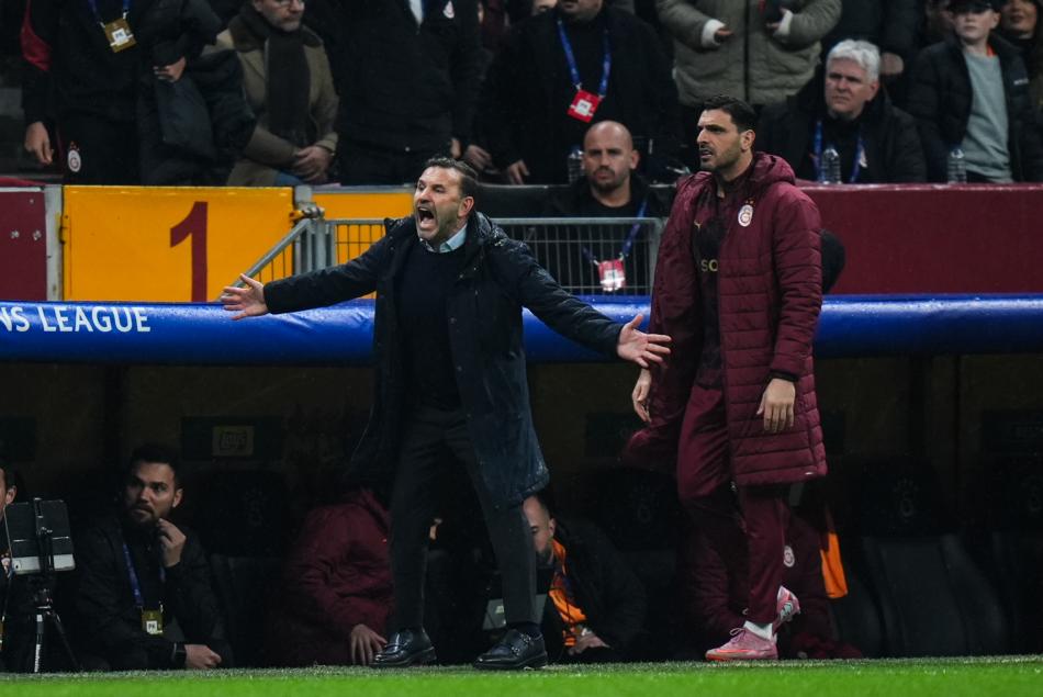 KEND� S�LAHIYLA VURDU