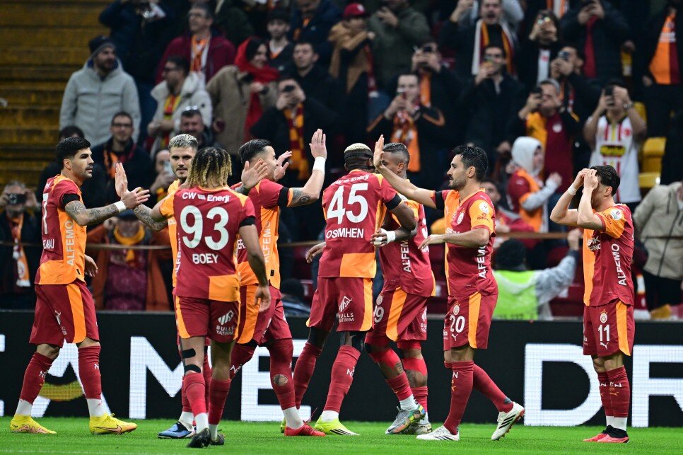 GALATASARAY�DA SKOR DA�ILIMI ZENG�N