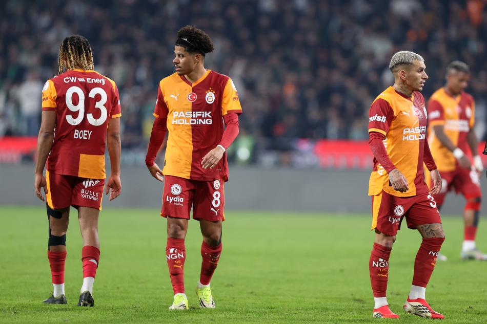 YAZARLARDAN GALATASARAY DE�ERLEND�RMES�