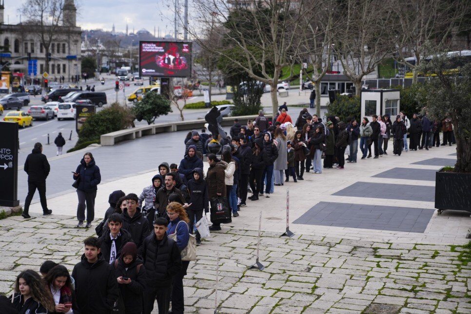 UZUN KUYRUKLAR OLU�TU