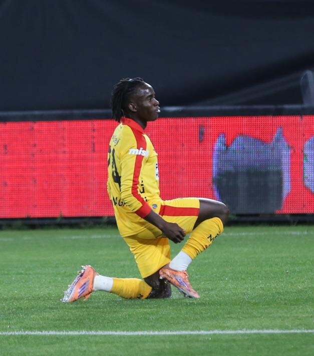 �TOP AYA�INA �OK YAKI�IYOR\