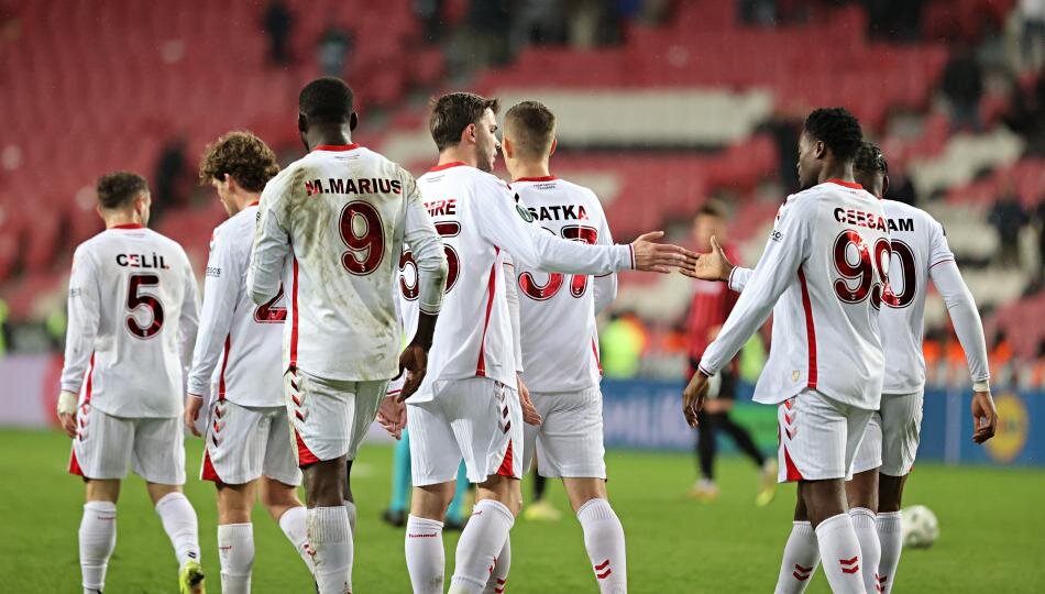 �STANBUL TAKIMLARINA KAR�I SAMSUNSPOR