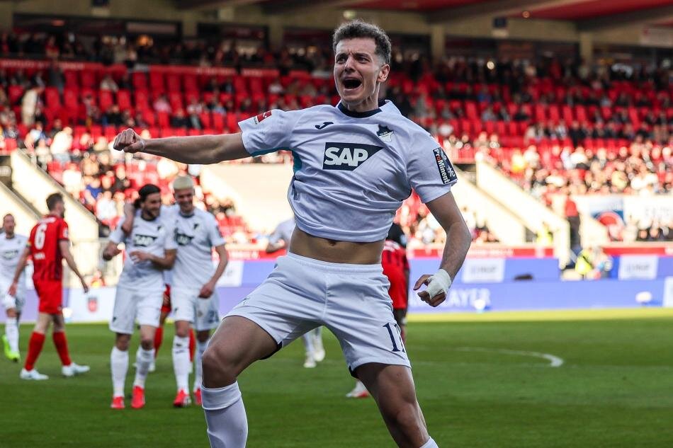 FENERBAH�E'DEN SANTRFOR HAREKATI