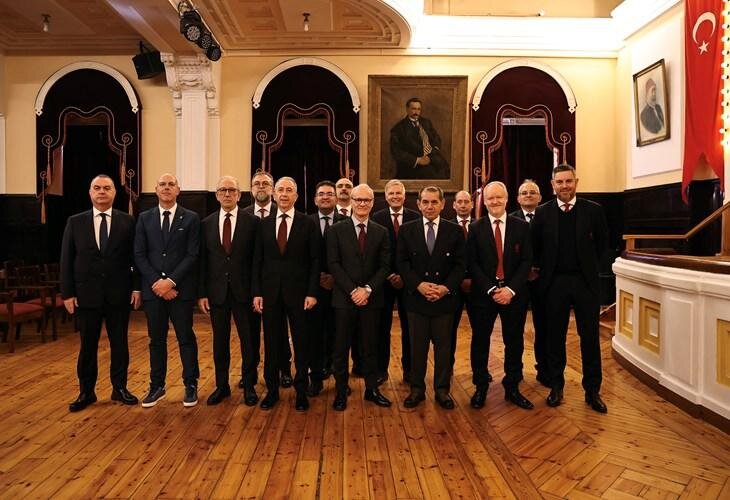 G.SARAY, LIVERPOOL'U A�IRLADI