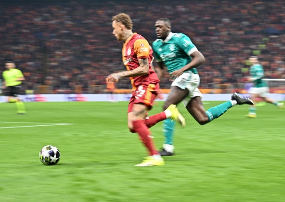 M�CADELEY� DE�ERLEND�RD�