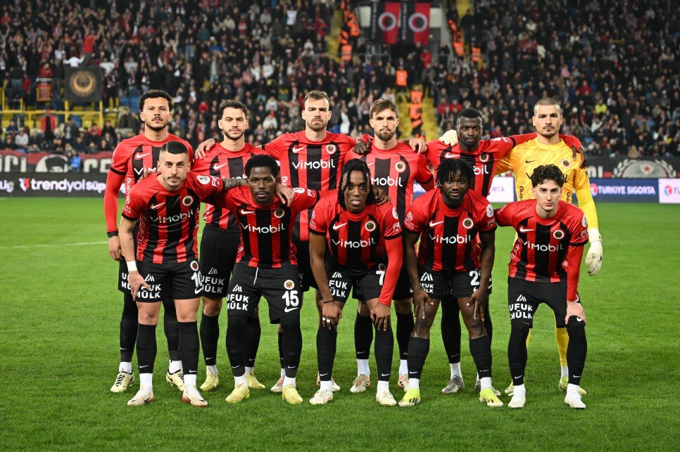 KIRMIZI KARTLAR