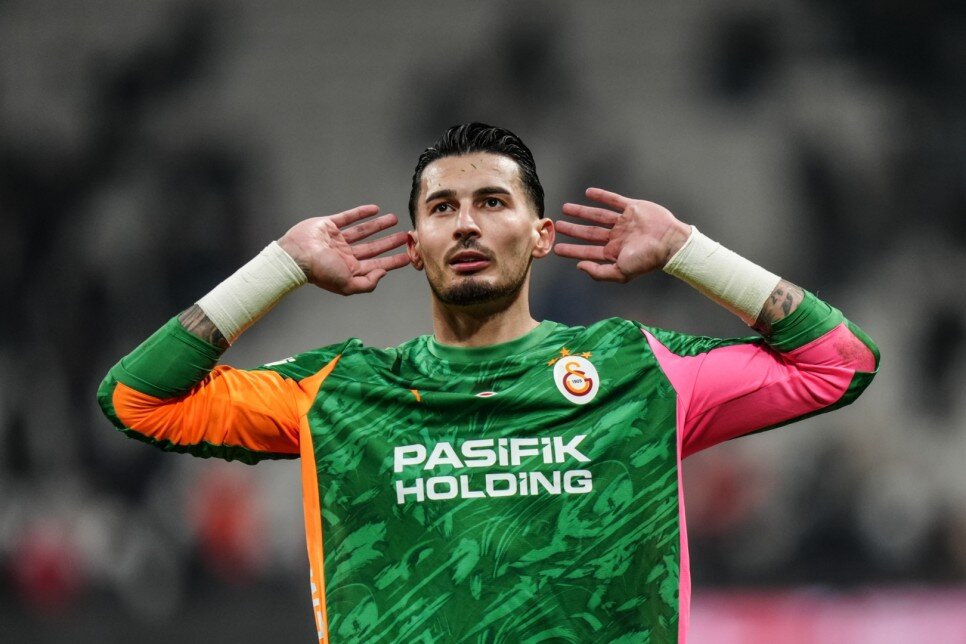 G.SARAY'DA U�URCAN FIRTINASI