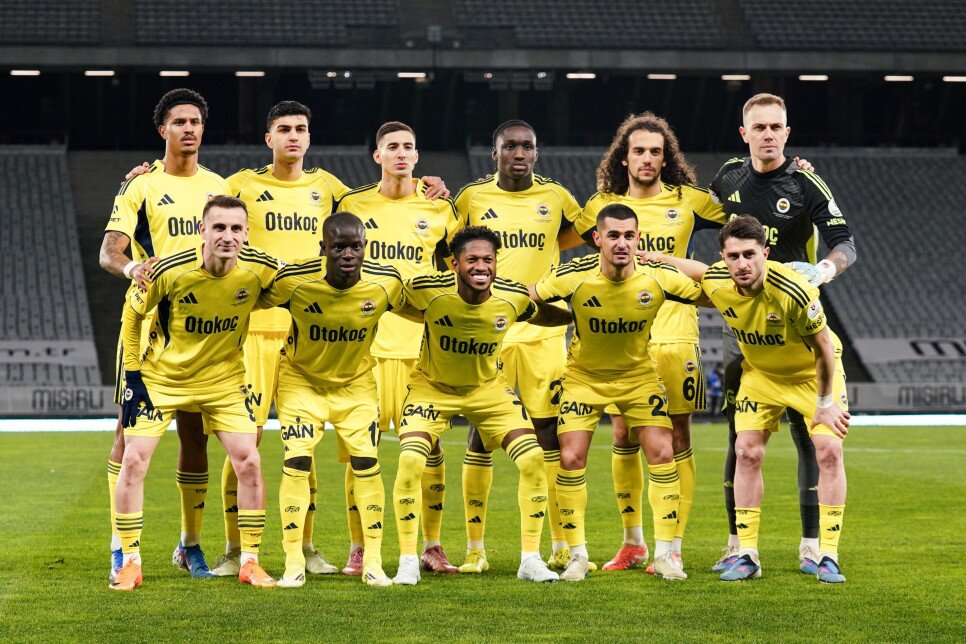 YAZARLARDAN FENERBAH�E DE�ERLEND�RMES�